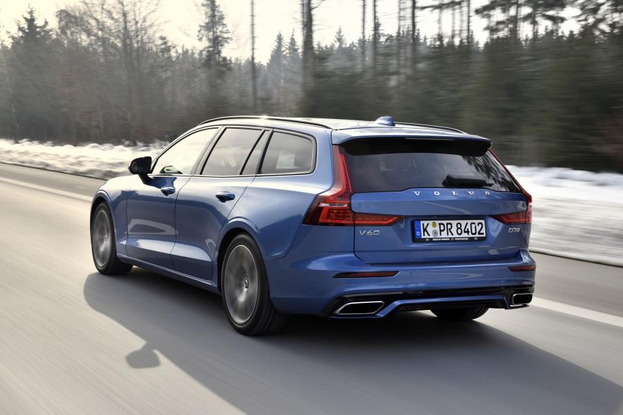  Volvo V60 D3 R-Design 2018 года  (WW) (фото 17 из 29)